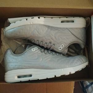 Nike wmns air max 1